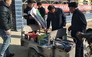 关爱贫困家庭，节日慰问活动